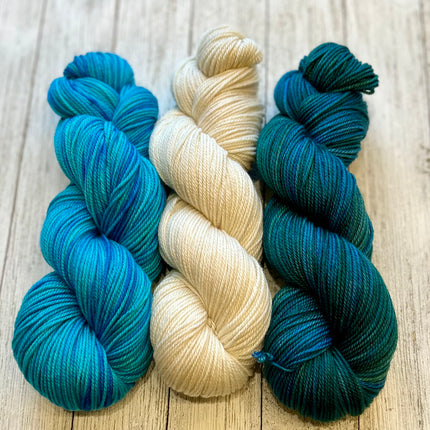 'All About Me Cowl' Kit - (Pattern Not Included)