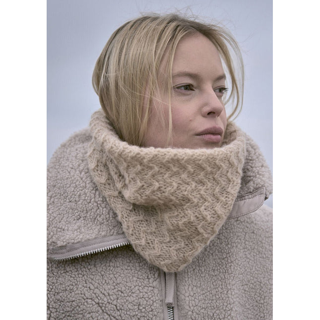 Shoal and Metton - A Twist of Yarn