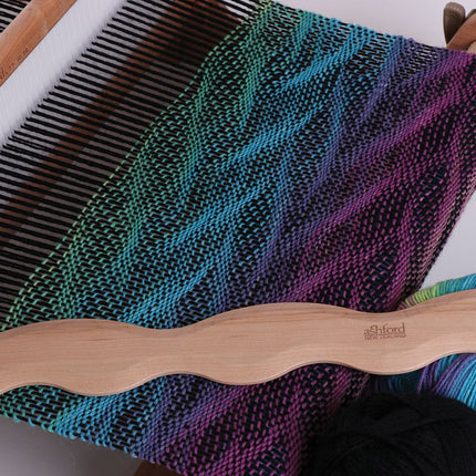 Wavy Stick Shuttle - 50 cm (20") - A Twist of Yarn